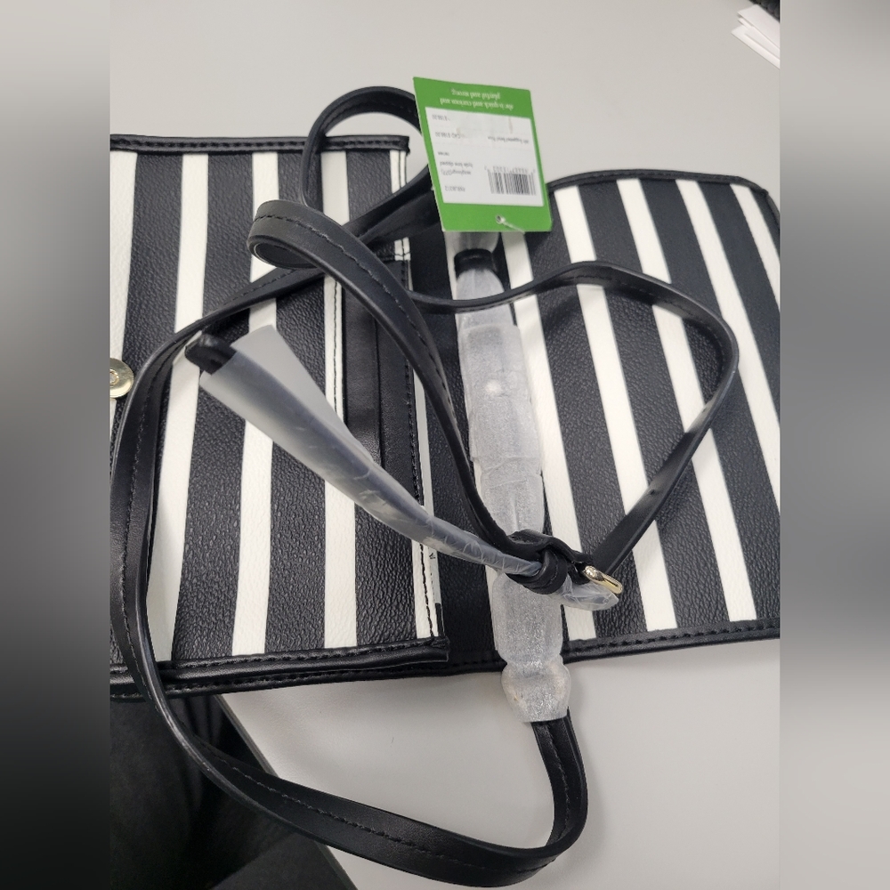 Kate Spade NWT New Authentic crossbody purse - Picture 7 of 7
